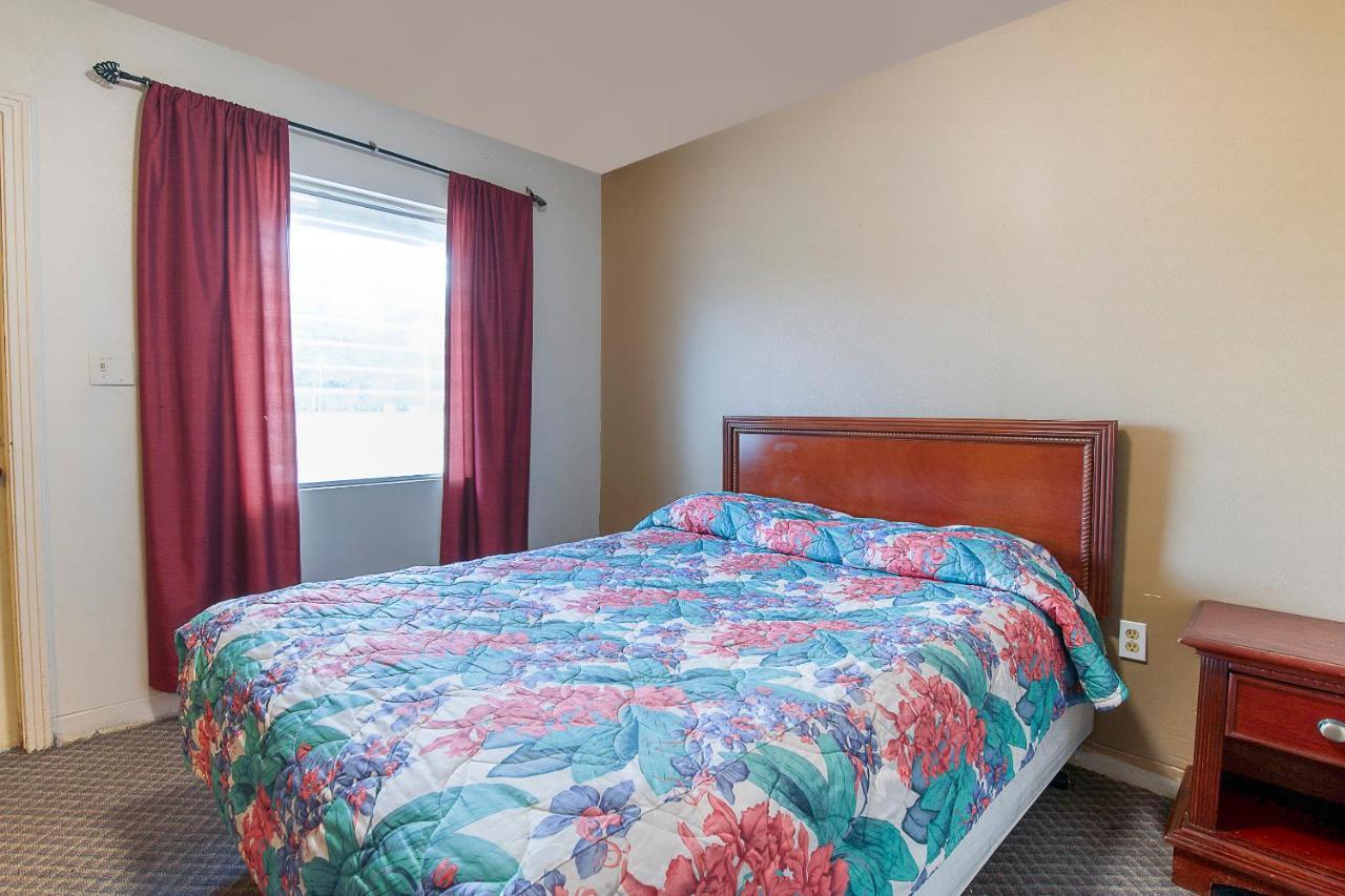 Hotel O Near Fanning Springs State Park Us Hwy 98 Old Town Buitenkant foto
