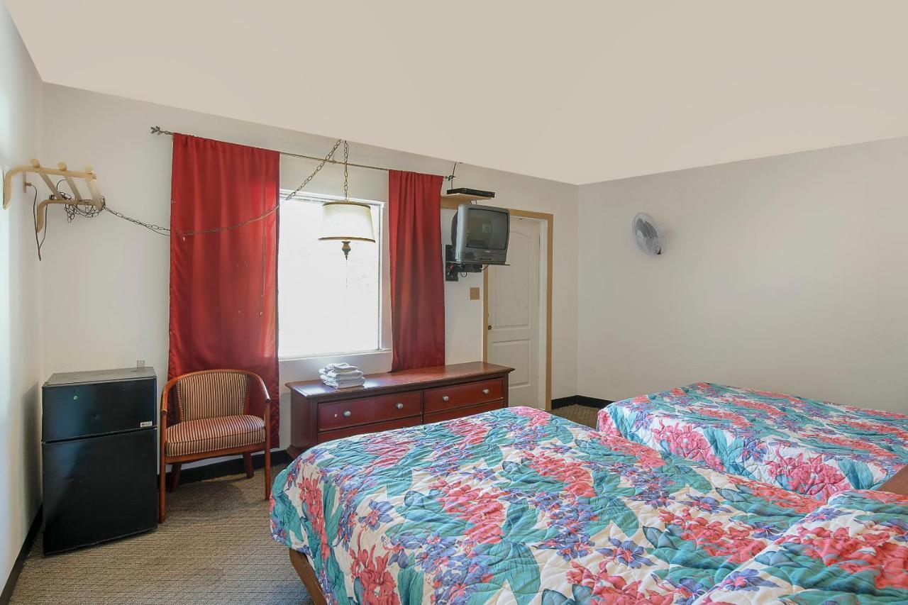 Hotel O Near Fanning Springs State Park Us Hwy 98 Old Town Buitenkant foto