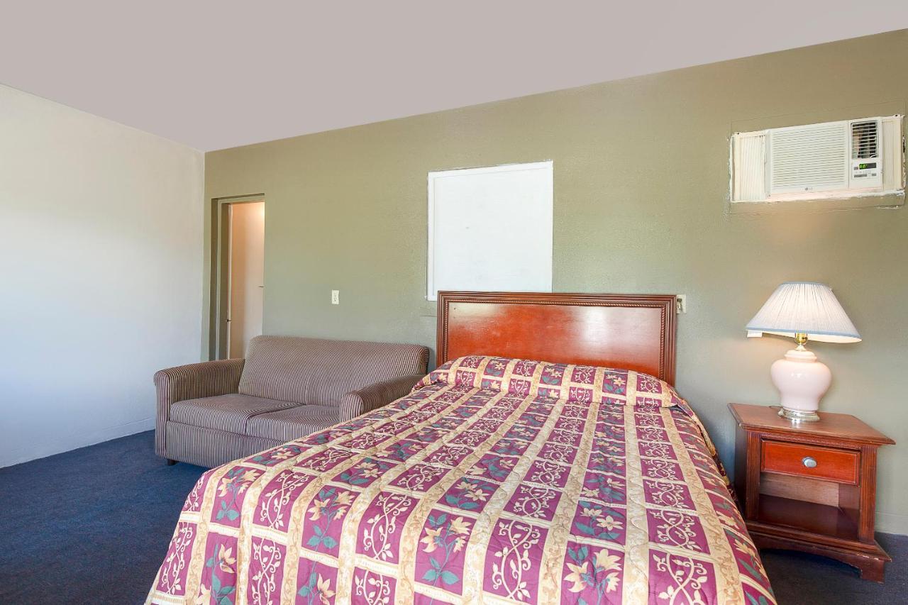 Hotel O Near Fanning Springs State Park Us Hwy 98 Old Town Buitenkant foto