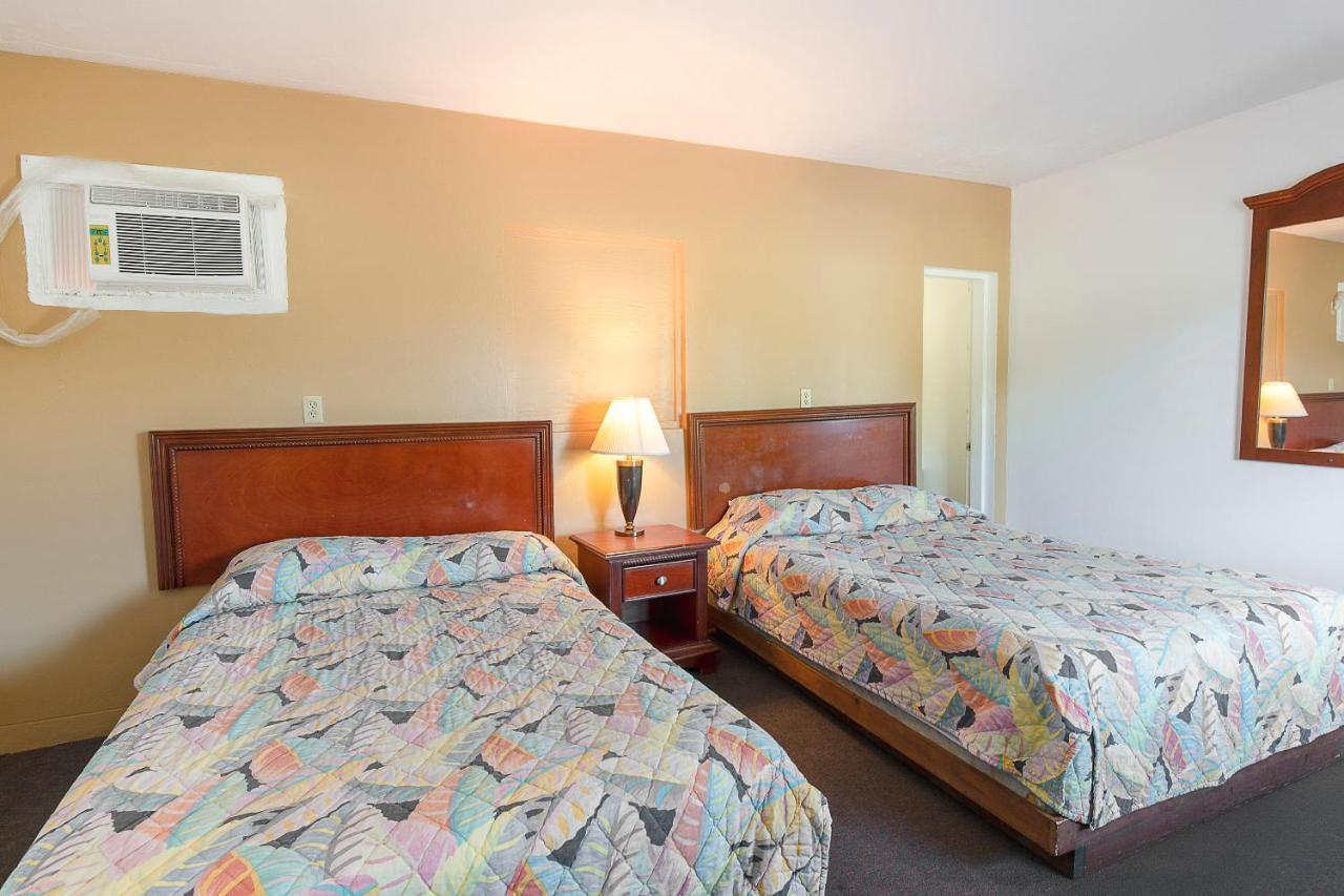 Hotel O Near Fanning Springs State Park Us Hwy 98 Old Town Buitenkant foto