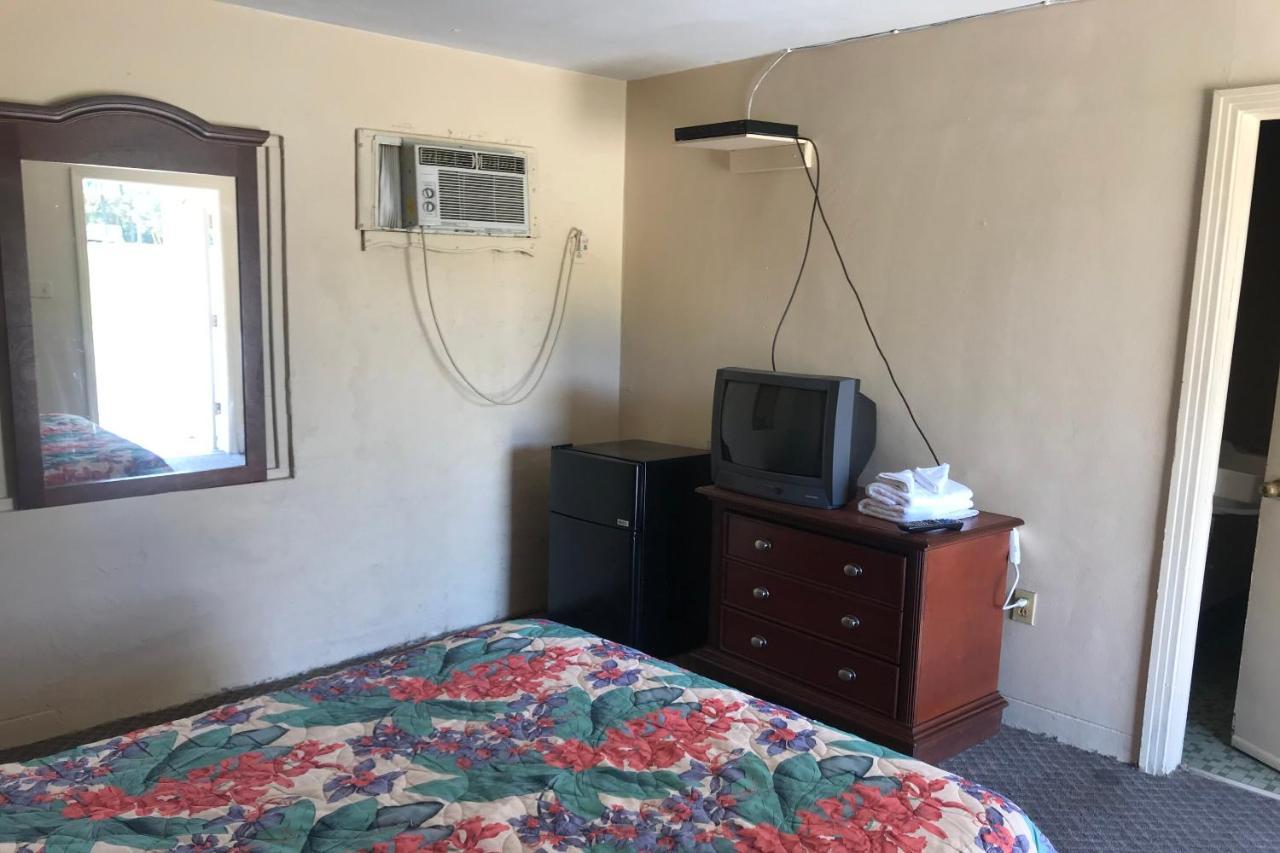 Hotel O Near Fanning Springs State Park Us Hwy 98 Old Town Buitenkant foto