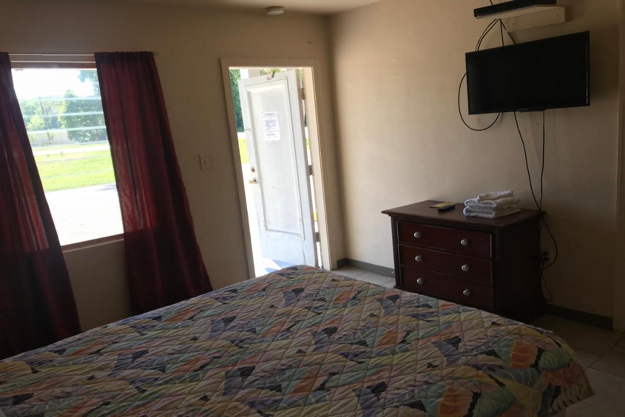 Hotel O Near Fanning Springs State Park Us Hwy 98 Old Town Buitenkant foto