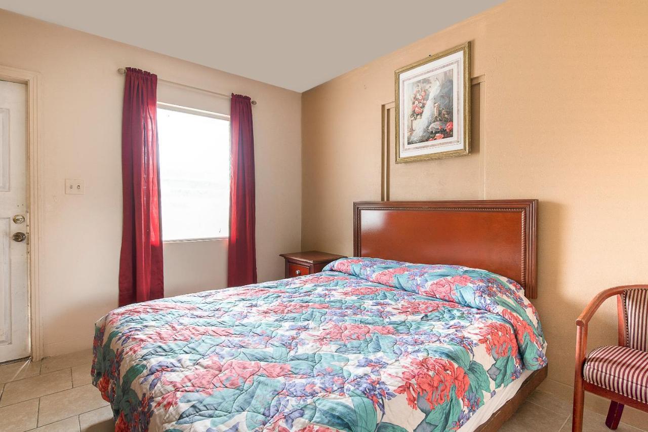 Hotel O Near Fanning Springs State Park Us Hwy 98 Old Town Buitenkant foto