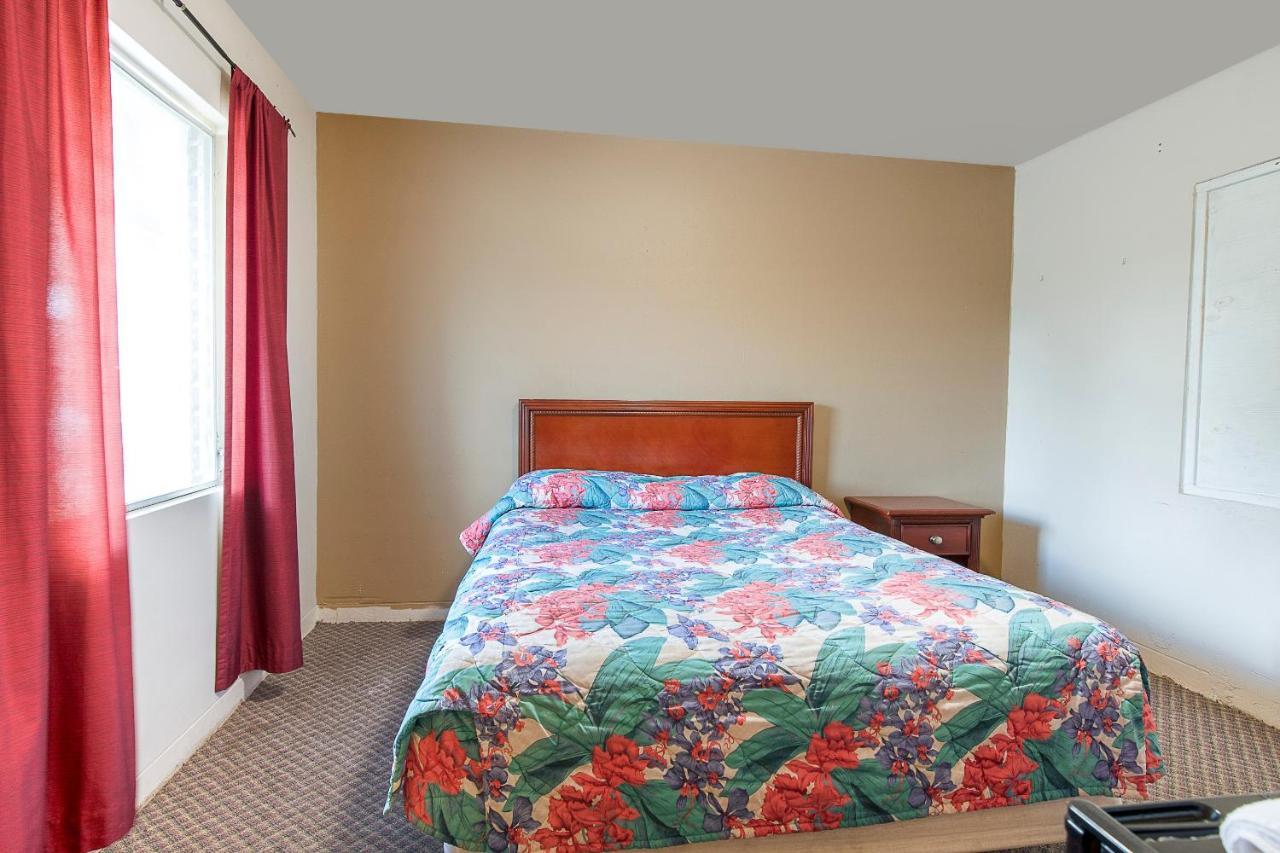 Hotel O Near Fanning Springs State Park Us Hwy 98 Old Town Buitenkant foto