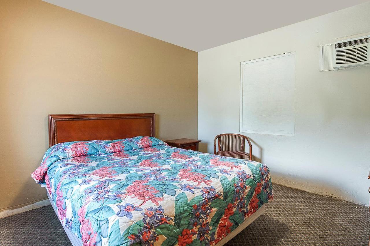 Hotel O Near Fanning Springs State Park Us Hwy 98 Old Town Buitenkant foto
